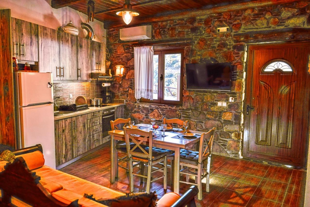 "Pefkopetro" Traditional House Keramotí Exterior foto